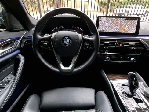 Used 2023 BMW 530i w/ Premium Package image 5