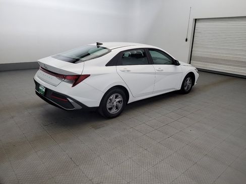 Used 2025 Hyundai Elantra SE w/ Cargo Package FWD image 10