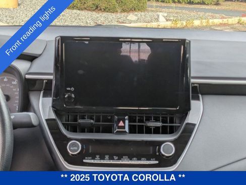 Used 2025 Toyota Corolla LE image 31