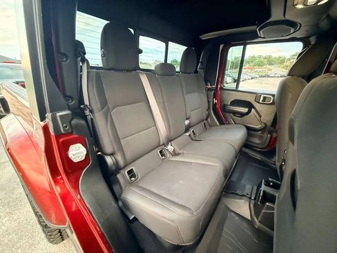 Used 2021 Jeep Gladiator Sport AWD/4WD image 17