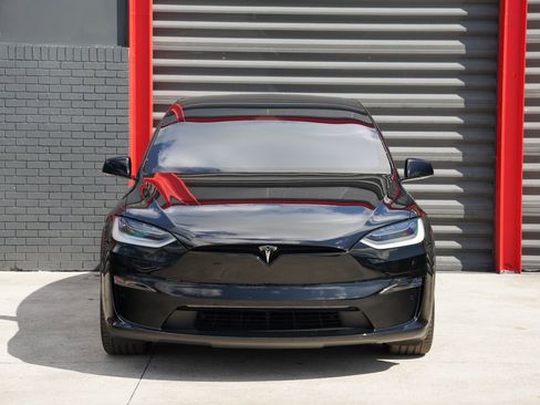 Used 2022 Tesla Model X Plaid image 8