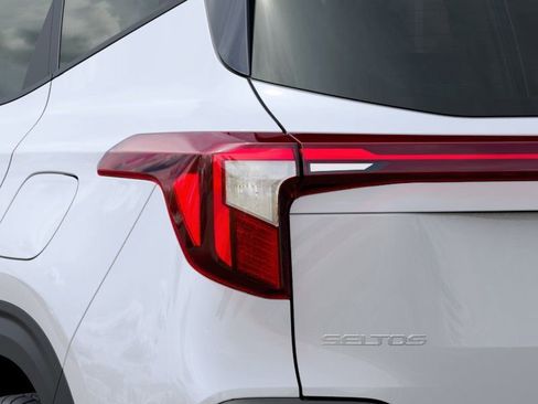 New 2026 Kia Seltos LX FWD image 11