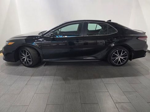 Used 2023 Toyota Camry SE w/ Convenience Package image 2