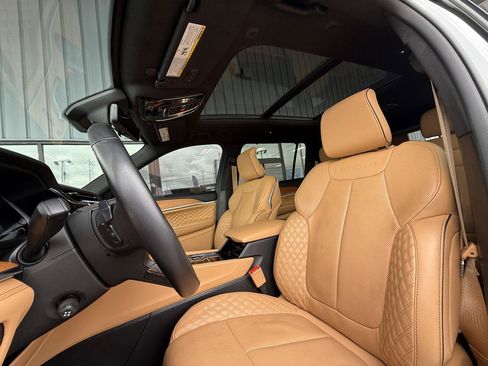 Used 2023 Jeep Grand Cherokee L Summit AWD/4WD image 16