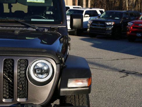Used 2020 Jeep Gladiator Sport w/ Quick Order Package 24S image 12