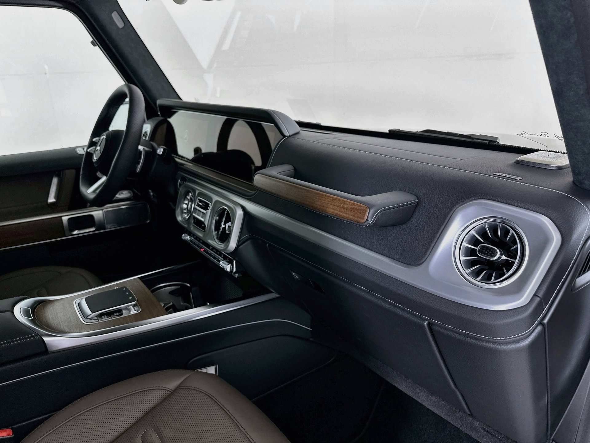 New 2027 Mercedes-Benz G 580 e image 32