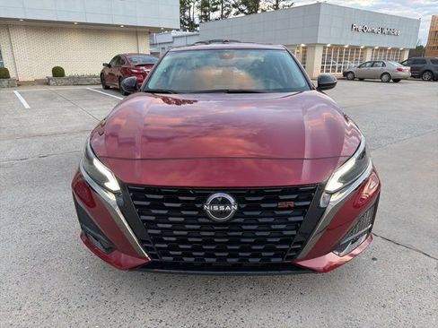 Used 2024 Nissan Altima 2.5 SR image 3