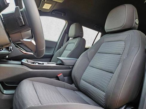 New 2026 Chevrolet Equinox LT w/ Safety and Technology Package FWD image 4