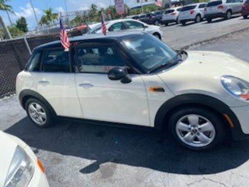 Used 2015 MINI Cooper 4-Door Hardtop image 3