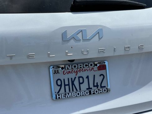 Used 2024 Kia Telluride EX w/ EX Captain's Chair Package FWD image 27