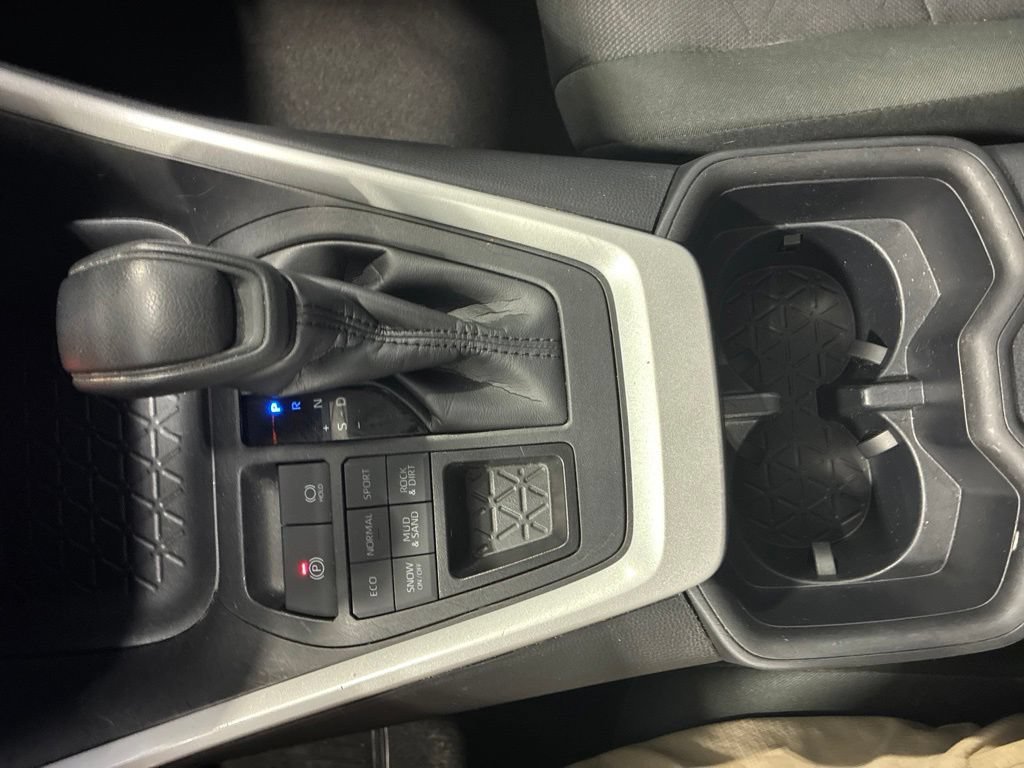 Used 2025 Toyota RAV4 XLE AWD/4WD image 26