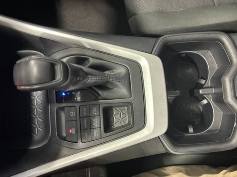Used 2025 Toyota RAV4 XLE AWD/4WD image 26