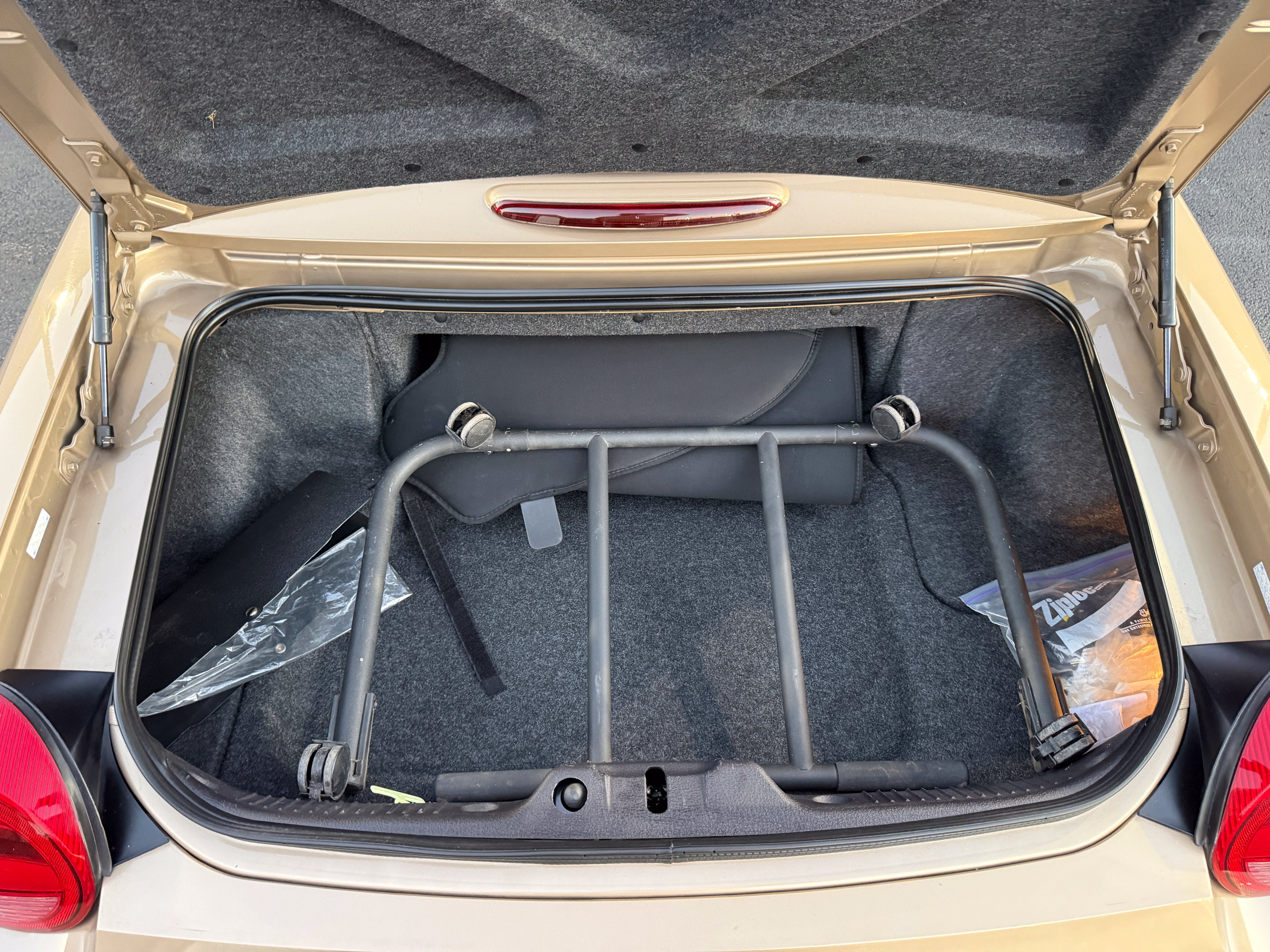 Used 2005 Ford Thunderbird RWD image 17