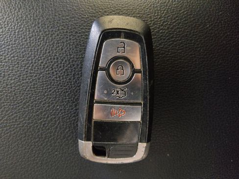 Used 2019 Ford Fusion SE image 32