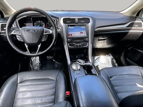 Used 2018 Ford Fusion SE w/ Fusion SE Technology Package FWD image 16