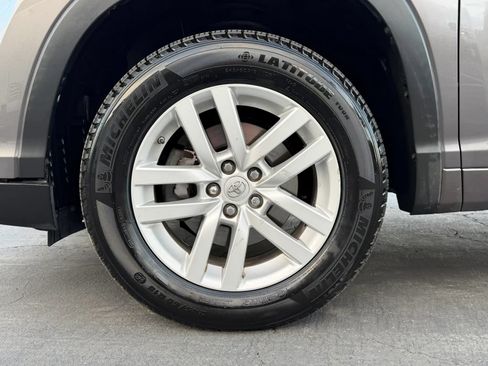 Used 2014 Toyota Highlander LE FWD image 24