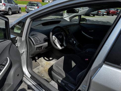 Used 2010 Toyota Prius Three image 7