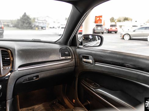 Used 2017 Chrysler 300 S image 37