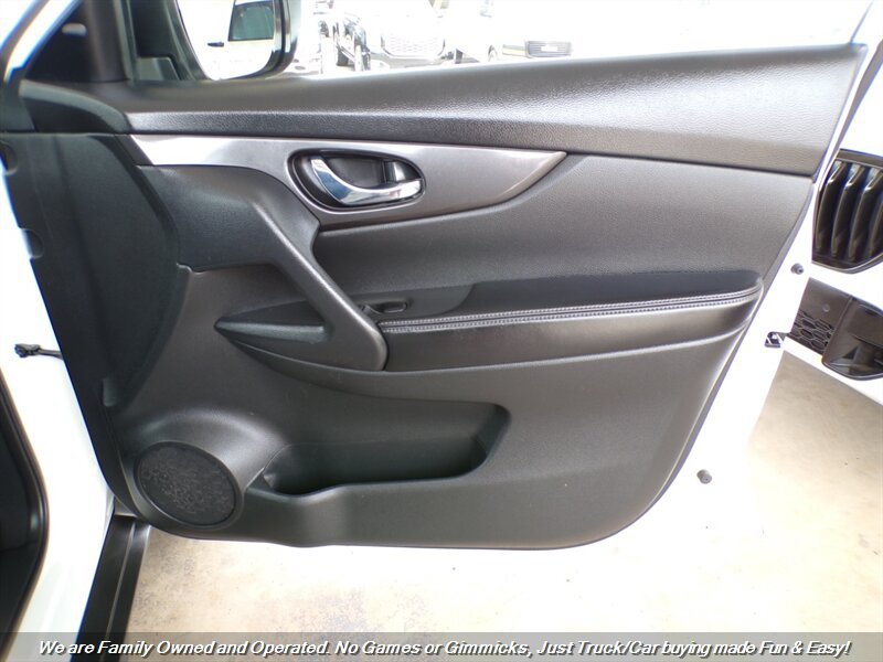 Used 2020 Nissan Rogue SV AWD/4WD image 24