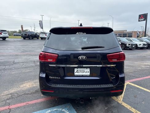 Used 2021 Kia Sedona LX image 7
