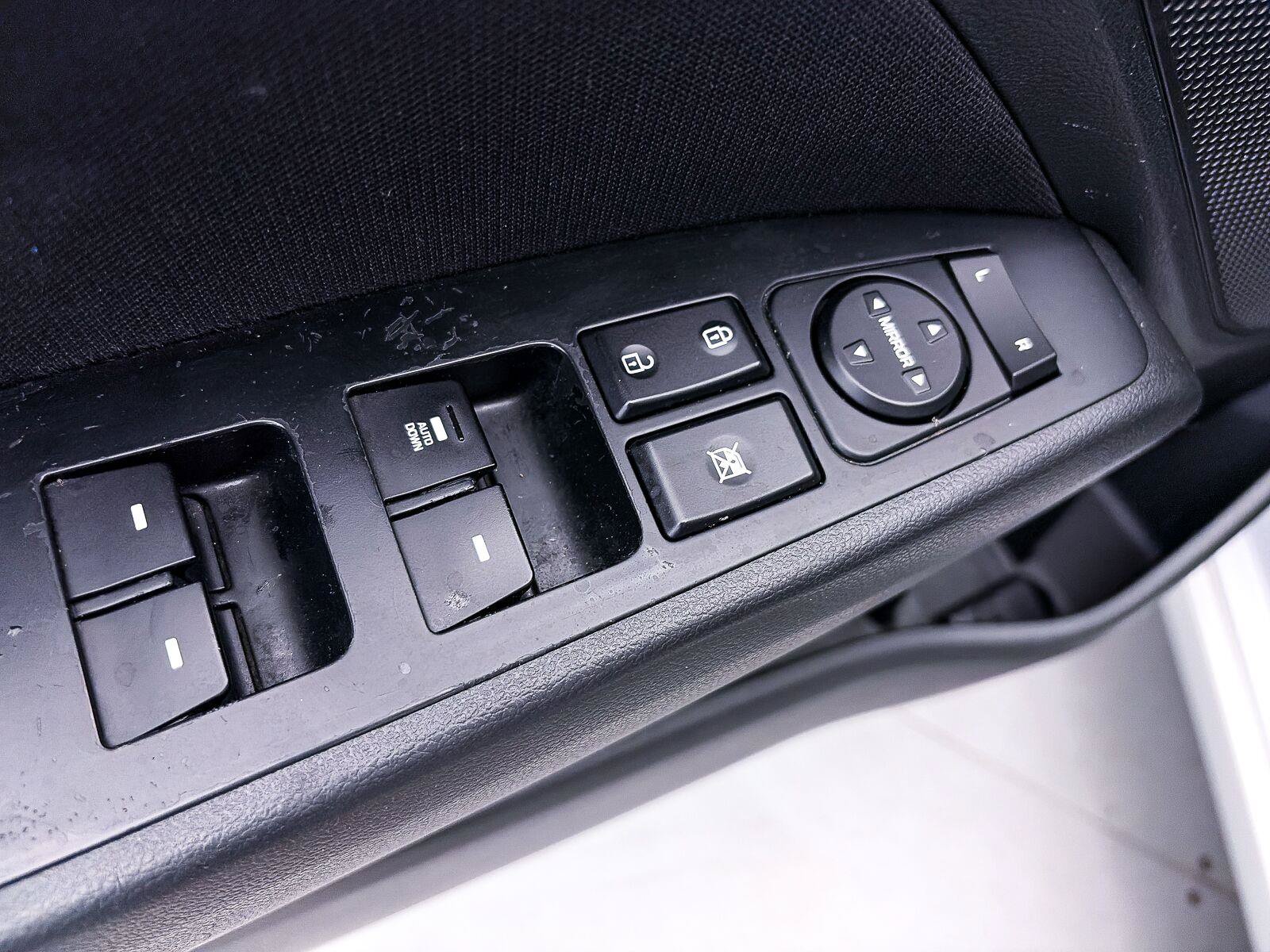 Used 2018 Hyundai Elantra SEL FWD image 12