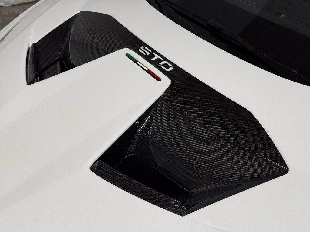 Used 2021 Lamborghini Huracan STO RWD image 30