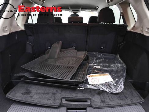 Used 2023 Nissan Rogue S AWD/4WD image 9