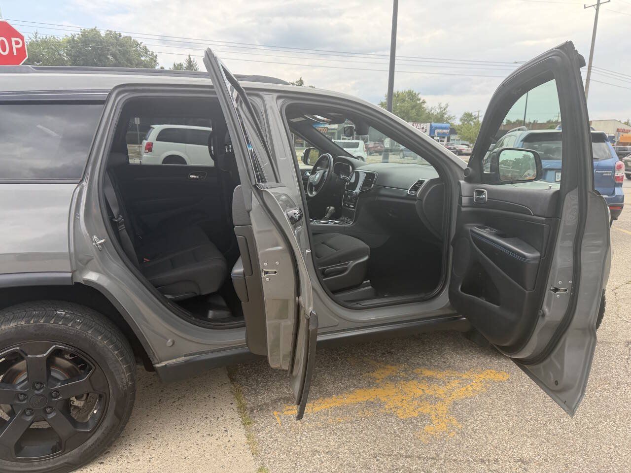 Used 2019 Jeep Grand Cherokee Laredo AWD/4WD image 19