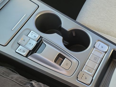 Used 2023 Hyundai Kona SE w/ Cargo Package image 13