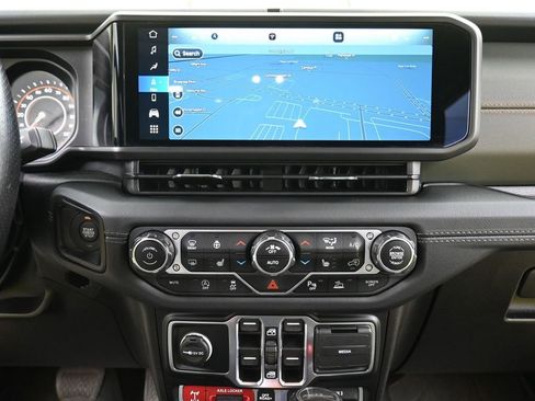 Used 2024 Jeep Gladiator Mojave image 13