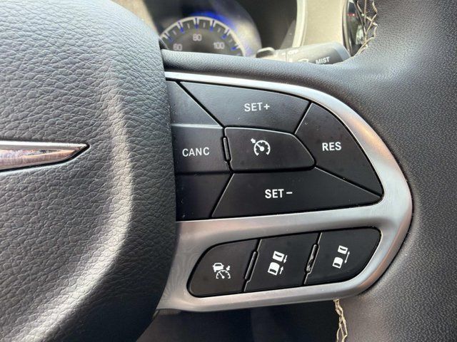 Used 2025 Chrysler Pacifica Select FWD image 23