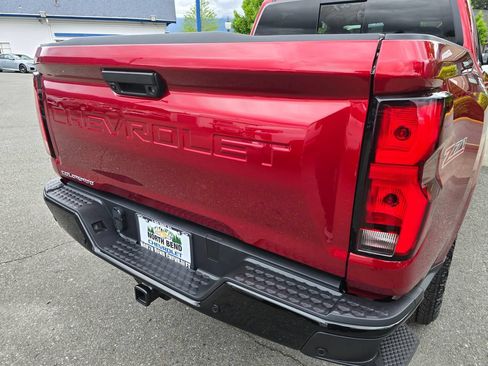 Used 2026 Chevrolet Colorado Z71 w/ Technology Package AWD/4WD image 17
