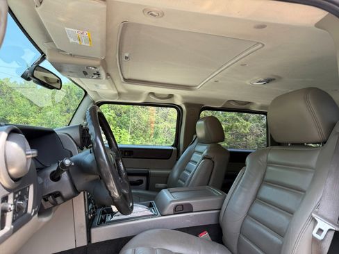 Used 2004 HUMMER H2 Luxury w/ Preferred Equipment Group image 9