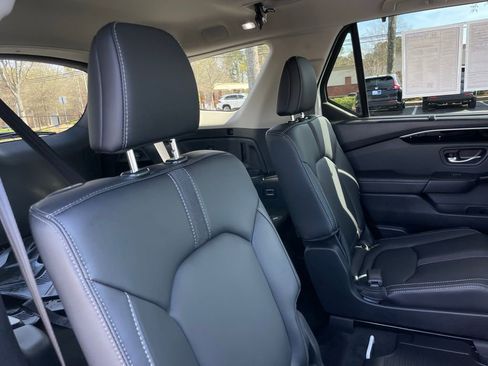 Certified 2025 Honda Pilot EX-L image 36