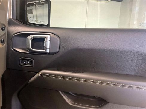 New 2025 Jeep Gladiator Sport image 11