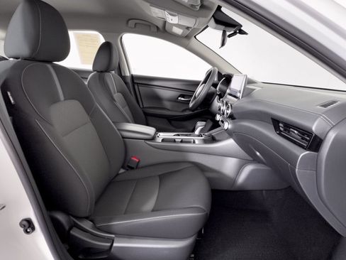 Used 2025 Nissan Sentra SV FWD image 30