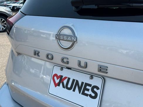 Used 2025 Nissan Rogue SV AWD/4WD image 36