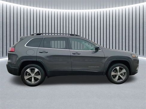 Used 2022 Jeep Cherokee Limited image 2