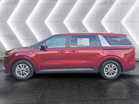 Used 2023 Kia Carnival LX FWD image 2