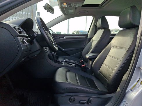 Used 2018 Volkswagen Passat 2.0T SE image 13