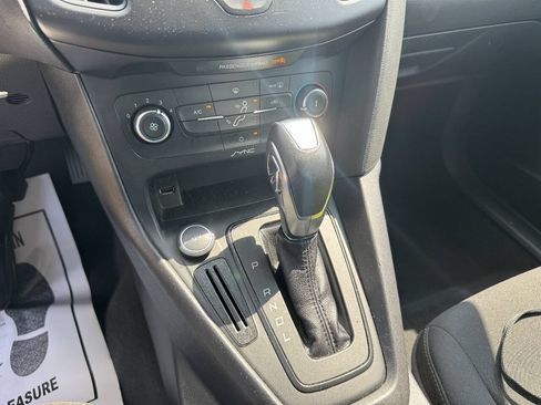 Used 2015 Ford Focus SE w/ Reverse Sensing Package FWD image 14