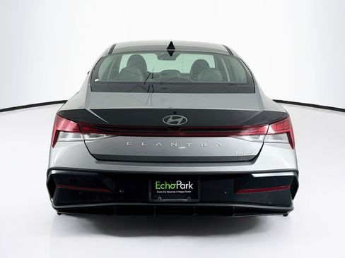 Used 2024 Hyundai Elantra Limited FWD image 7
