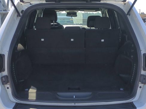 Used 2021 Jeep Grand Cherokee Laredo image 13