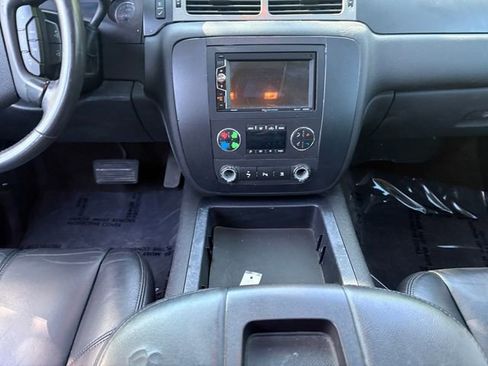 Used 2010 Chevrolet Suburban LT AWD/4WD image 11