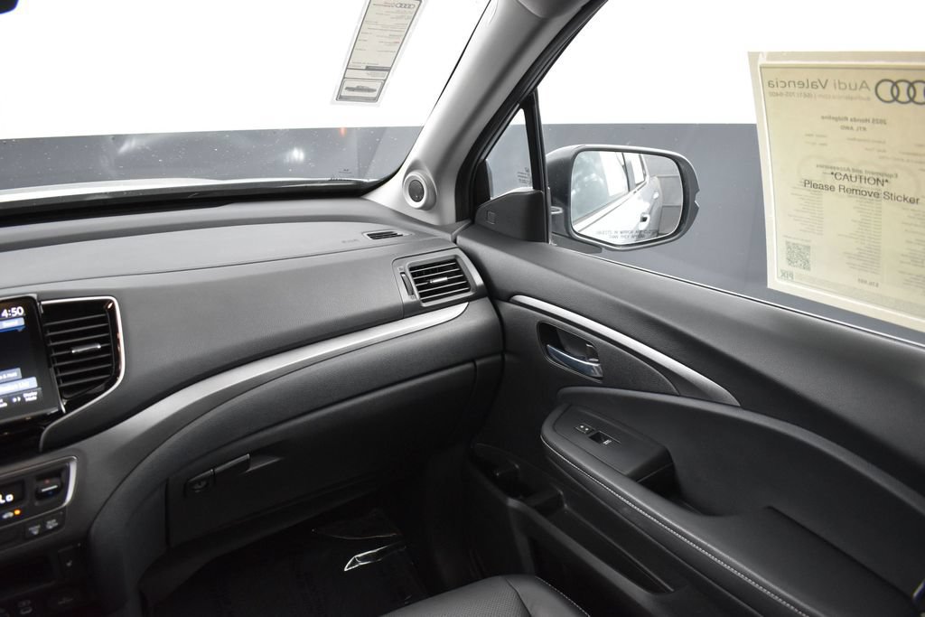Used 2025 Honda Ridgeline RTL image 13