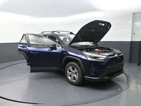 Used 2025 Toyota RAV4 XLE AWD/4WD image 38