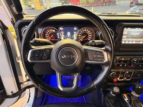 Used 2020 Jeep Wrangler Unlimited Sahara AWD/4WD image 14