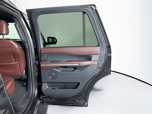 Used 2024 Ford Expedition Limited image 33