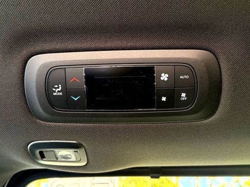 New 2026 Chrysler Pacifica Limited w/ Uconnect Theater Family Group image 36