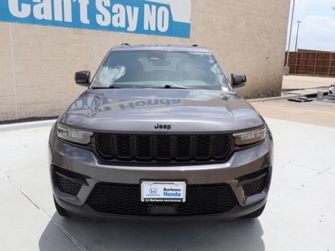 Used 2024 Jeep Grand Cherokee Altitude RWD image 3